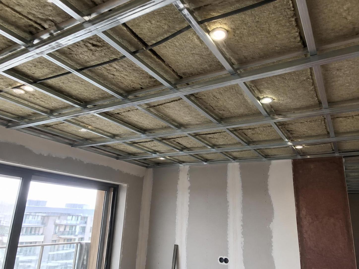 Plafond autoportant : solution d'amélioration thermique et acoustique dans la rénovation du bâti existant 2 découvrez comment le plafond autoportant améliore efficacement l'isolation thermique et acoustique lors de la rénovation du bâti existant, offrant confort et performance énergétique.