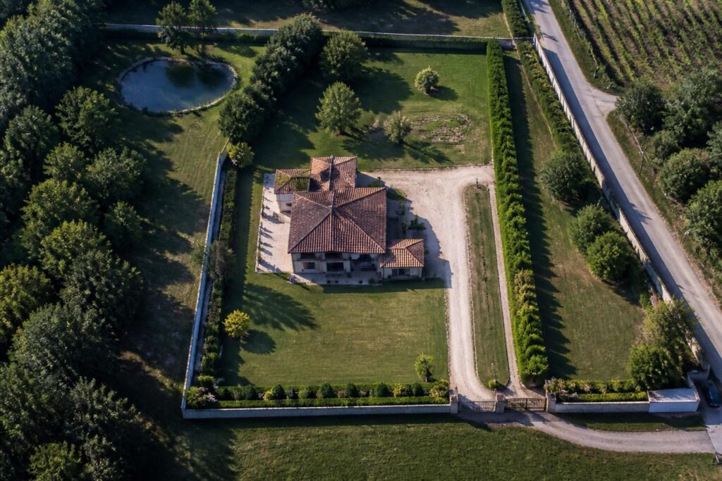 découvrez comment la superficie est précisément calculée pour la taxe foncière et évitez les erreurs dans l'évaluation de votre bien immobilier.